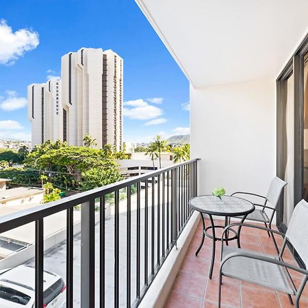 Cozy Waikiki Getaway, Stroll To Beach With Free Parking Honolulu Bagian luar foto