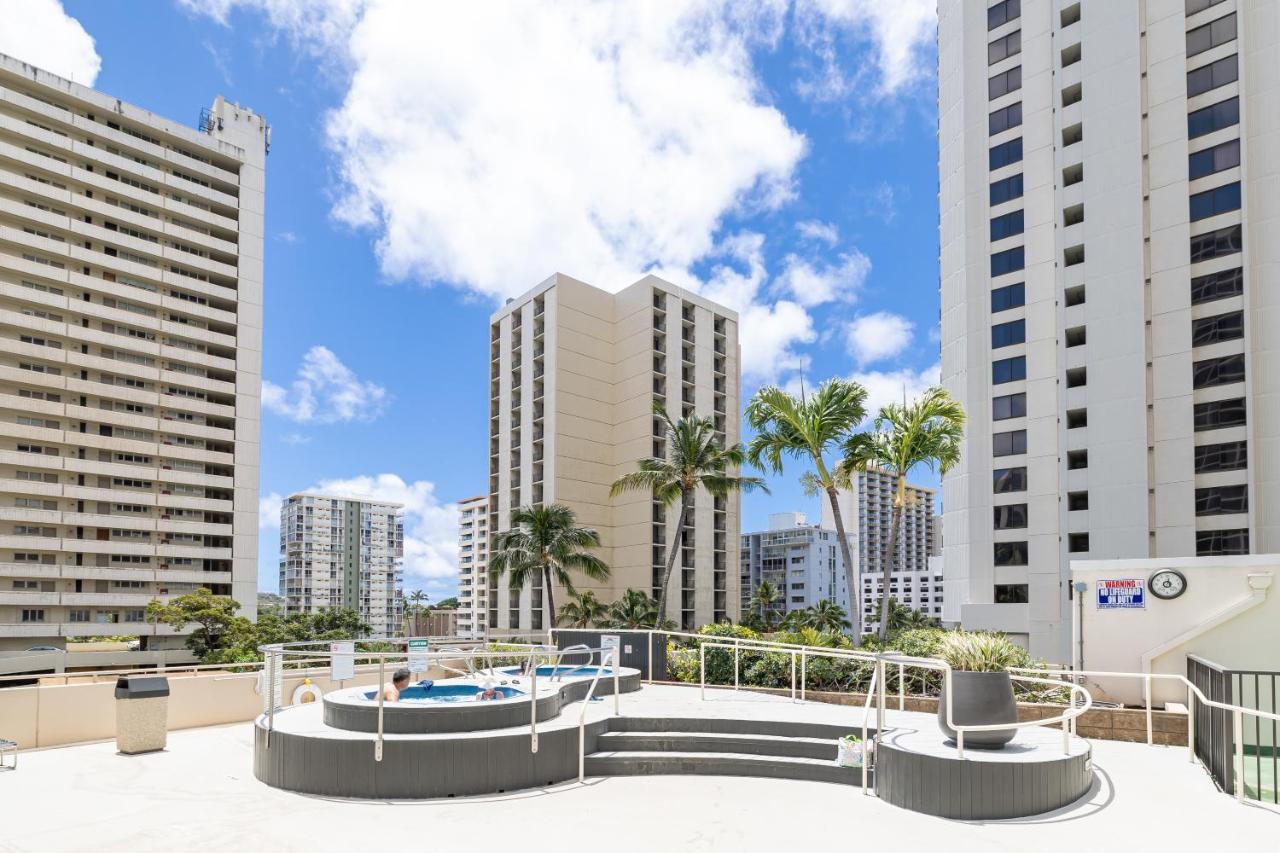Cozy Waikiki Getaway, Stroll To Beach With Free Parking Honolulu Bagian luar foto