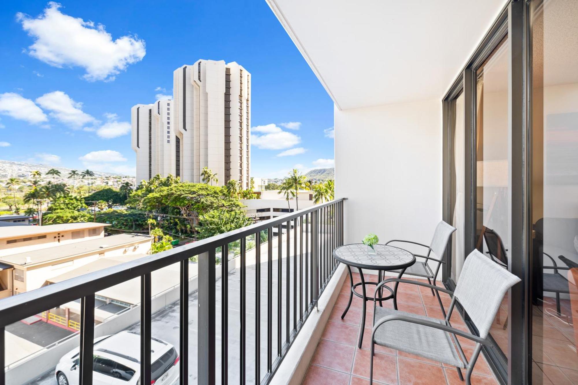 Cozy Waikiki Getaway, Stroll To Beach With Free Parking Honolulu Bagian luar foto