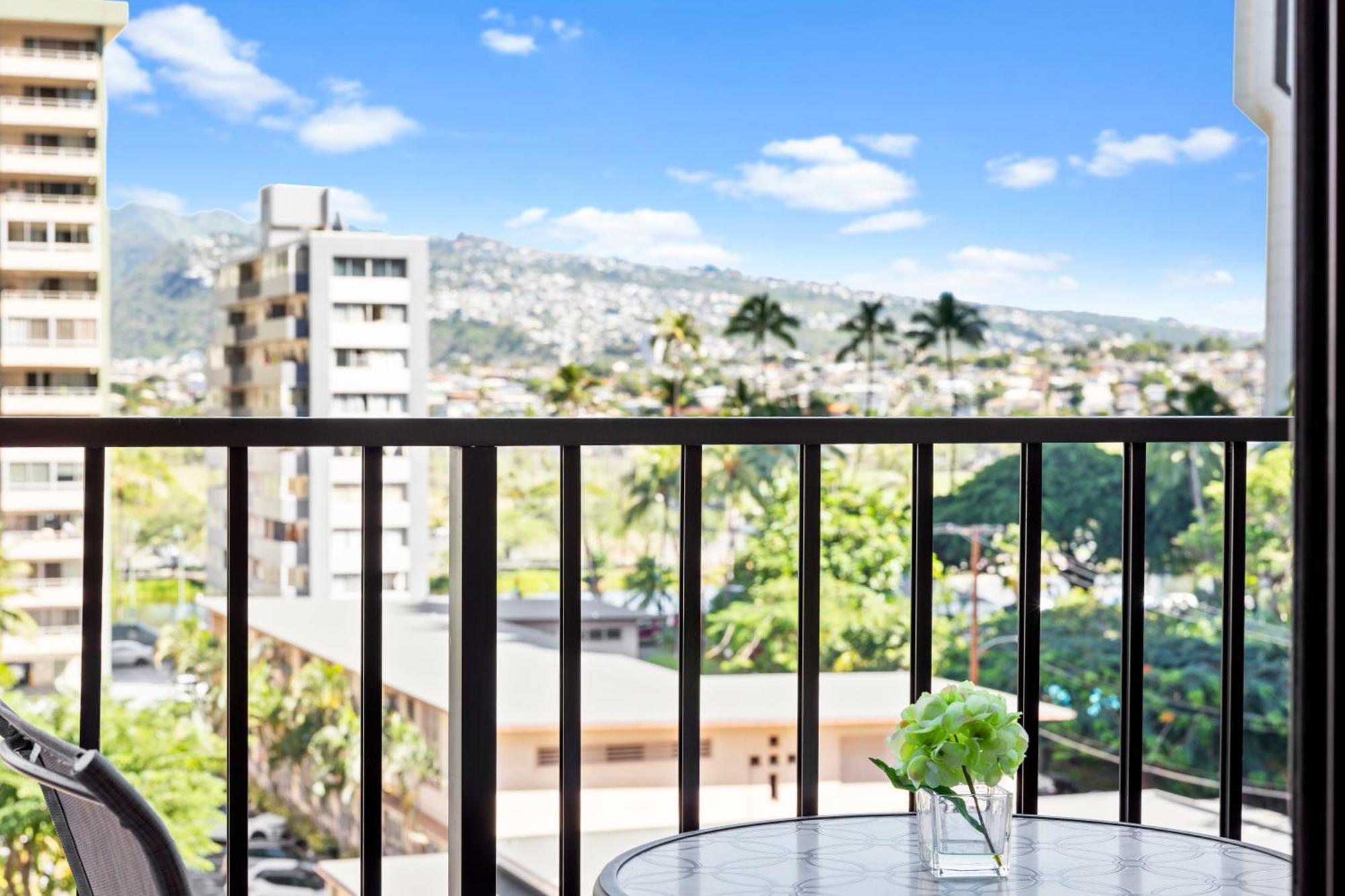 Cozy Waikiki Getaway, Stroll To Beach With Free Parking Honolulu Bagian luar foto