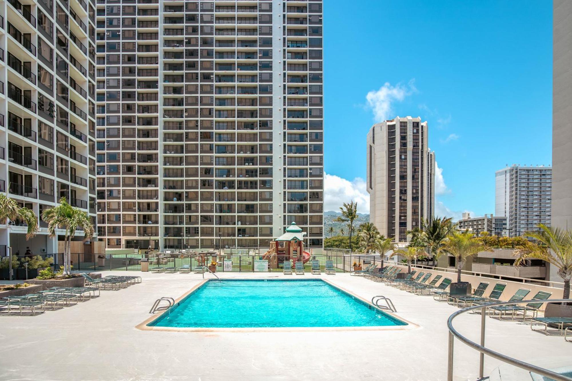 Cozy Waikiki Getaway, Stroll To Beach With Free Parking Honolulu Bagian luar foto
