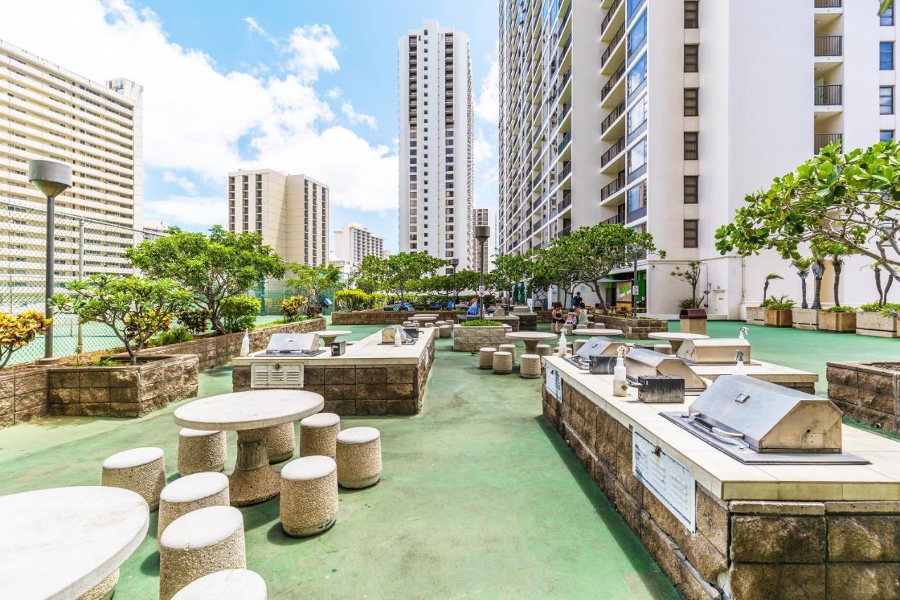 Cozy Waikiki Getaway, Stroll To Beach With Free Parking Honolulu Bagian luar foto
